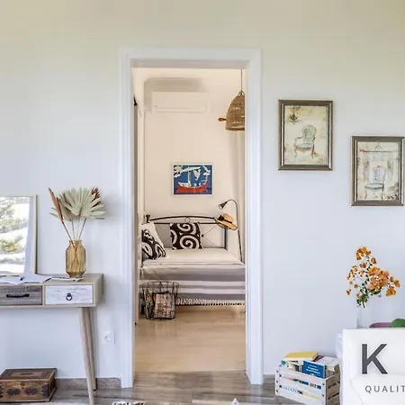 Thea Lassi 2 Bedroom Apartment, First Floor شقة *